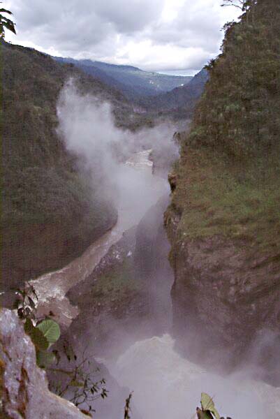 river gorge photo